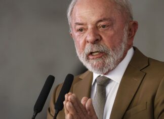 Lula zera imposto e subsidia diesel para conter alta do petróleo