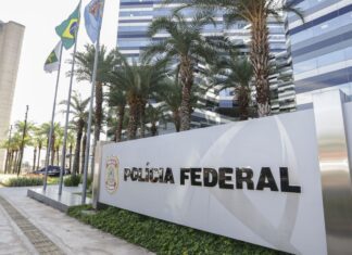 PF prende chileno por suspeita de injúria racial e homofobia em voo