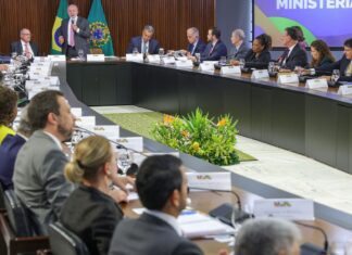 Lula se despede de ministros e confirma Alckmin como vice em chapa