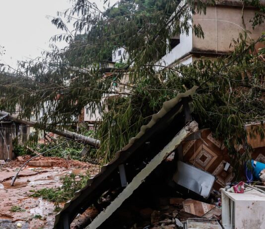 Lula assina MPs de apoio às vítimas das enchentes em Minas Gerais