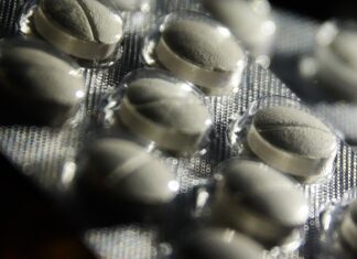 Câmara aprova regras para comercialização de remédios em supermercados