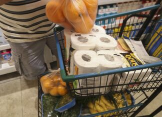 Cesta básica fica mais cara em todas as capitais brasileiras em março