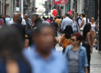 Abono salarial começa a ser pago para nascidos em março e abril