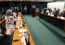 CCJ aprova admissibilidade de propostas que acabam com escala 6×1