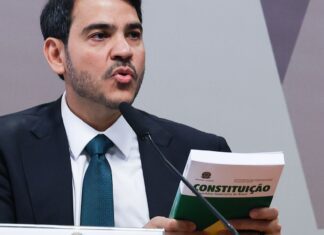 Messias defende aprimorar STF e autocontenção em pautas polêmicas