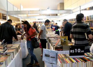 Cresce número de consumidores de livros em 2025 no Brasil