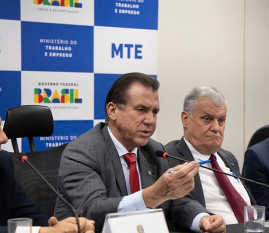 Taxistas pedem ao governo linha de crédito para renovação de frota