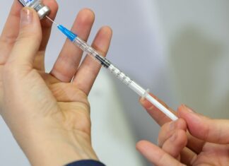 Butantan procura voluntários para teste de vacina da gripe para idosos