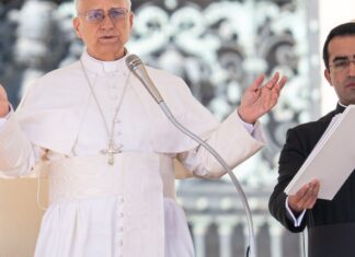 Papa pede fim da guerra, enquanto EUA e Irã negociam paz Papa pede fim da guerra, enquanto EUA e Irã negociam paz