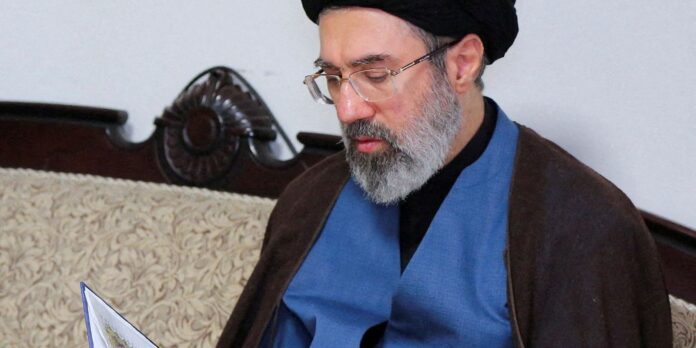 Khamenei reforça que Estreito de Ormuz terá novas regras para passagem
