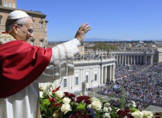 Papa Leão XIV pede paz a líderes mundiais na missa de Páscoa