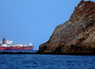 Irã diz ter retomado controle de Ormuz sob supervisão rígida Iranianos ameaçam bloquear comércio marítimo após cerco naval dos EUA