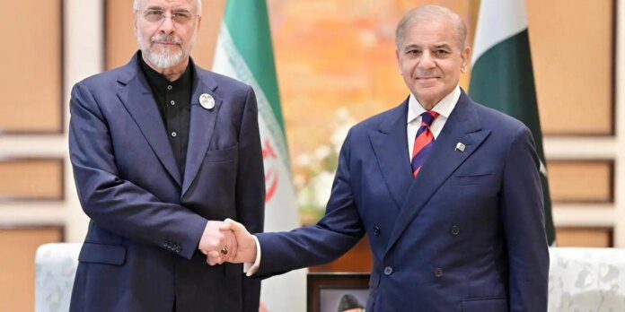 Líderes do Irã e EUA se reúnem no Paquistão em busca de acordo de paz
