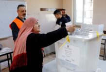 Palestinos vão às urnas em eleições municipais Palestinos vão às urnas em eleições municipais