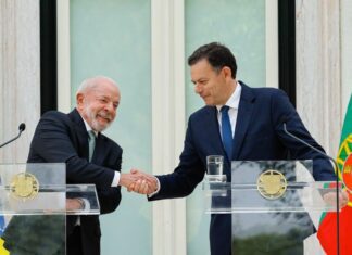 Lula defende que empresas brasileiras atuem em Portugal Lula defende que empresas brasileiras atuem em Portugal