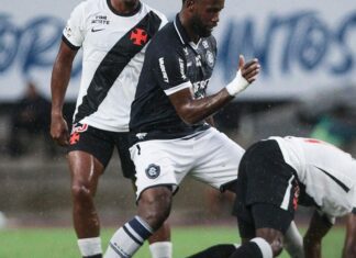 Após atraso devido à chuva, Remo e Vasco empatam pelo Brasileirão Após atraso devido à chuva, Remo e Vasco empatam pelo Brasileirão
