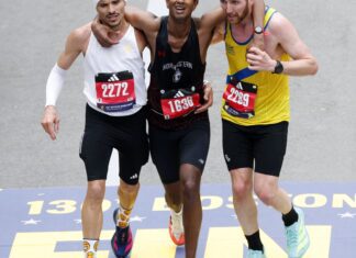 Brasileiro vira manchete por ato de empatia na Maratona de Boston Brasileiro vira manchete por ato de empatia na Maratona de Boston