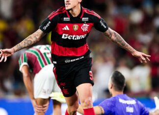 Com dois gols de Pedro, Flamengo vence Fluminense pelo Brasileirão Com dois gols de Pedro, Flamengo vence Fluminense pelo Brasileirão