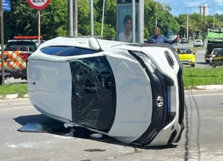 Perseguição Policial Termina Com Carro Capotado E Dois Presos Em Salvador