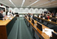 Conselho de Ética adia análise contra deputados golpistas