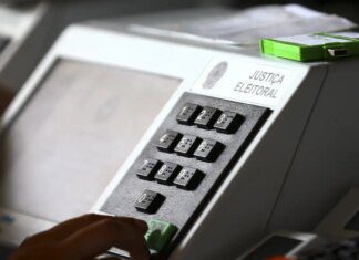 Onze governadores renunciam para disputar eleições de outubro