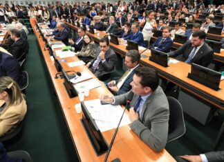 CCJ da Câmara retoma análise do fim da escala 6×1 nesta quarta