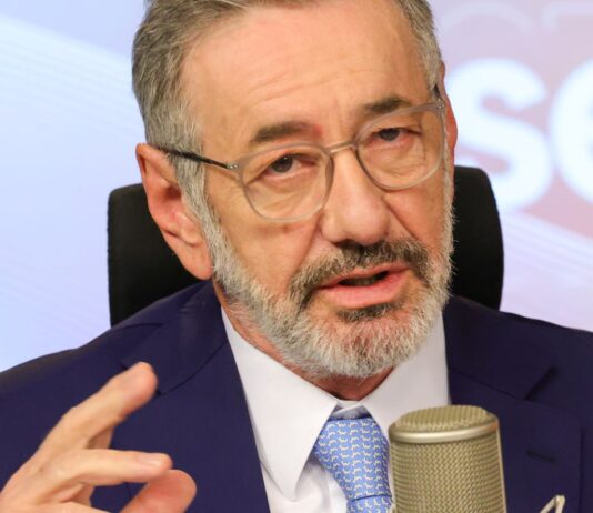 Ministro diz que país não quer apenas exportar minerais críticos