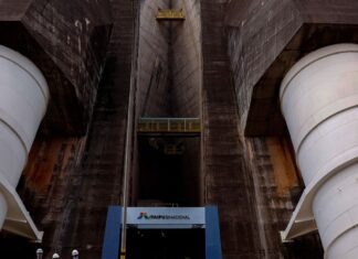 Energia solar em Itaipu tem potencial para dobrar capacidade da usina