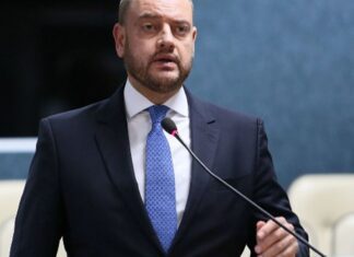 Governador em exercício do Rio troca comando de secretarias