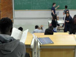 Professora: diante de IA e fakes, curso de jornalismo deve ser crítico