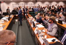 Conselho de Ética suspende três deputados por motim na Câmara