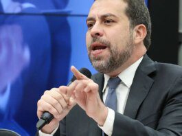 Na Câmara, Boulos defende fim da escala 6×1 de forma imediata