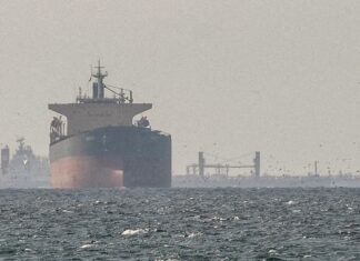 Irã nega passagem de navios dos EUA por Ormuz e petróleo dispara Irã nega passagem de navios dos EUA por Ormuz e petróleo dispara