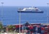 Passageiros começam a deixar navio onde houve surto de hantavírus Passageiros começam a deixar navio onde houve surto de hantavírus