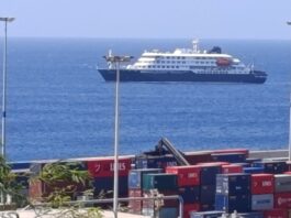 Passageiros começam a deixar navio onde houve surto de hantavírus Passageiros começam a deixar navio onde houve surto de hantavírus