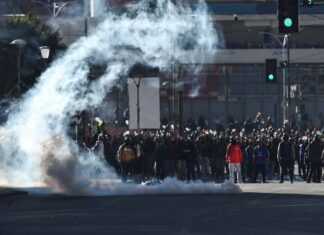 Em meio a protestos, Bolívia revoga lei que limitava estado de exceção Congresso da Bolívia facilita uso do estado de exceção pelo presidente
