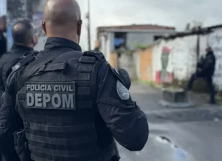 Polícia Apreende Submetralhadora E Munições Em Horta Na Vila Laura