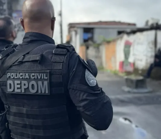 Polícia Apreende Submetralhadora E Munições Em Horta Na Vila Laura