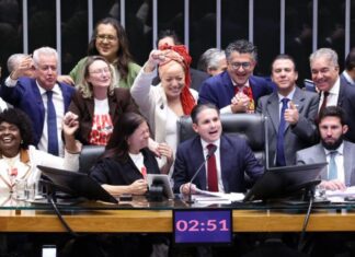 Câmara aprova, em dois turnos, a PEC pelo fim da escala 6×1