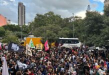 Em ato na capital paulista, estudantes criticam políticas educacionais