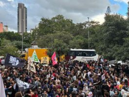 Em ato na capital paulista, estudantes criticam políticas educacionais