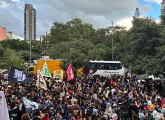 Em ato na capital paulista, estudantes criticam políticas educacionais