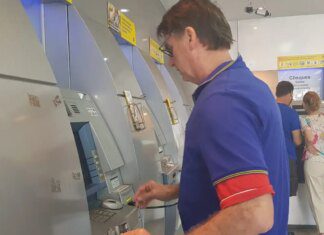 Receita paga nesta sexta maior lote de restituição do IR da história