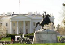 Lula chega à Casa Branca pra encontro com Trump Lula chega à Casa Branca pra encontro com Trump