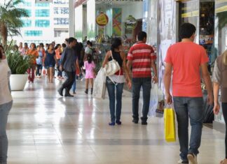 Atividade econômica cai 0,7% em março em razão da guerra do Irã