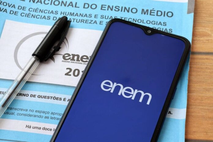 edicaseestudantes-podem-solicitar-a-isencao-da-taxa-de-inscricao-do-enem-imagem-brenda-rocha-blossom.jpeg