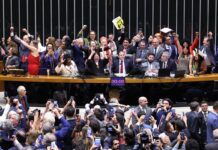 Saiba como votaram os deputados na PEC que acaba com a escala 6×1