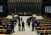 Minirreforma eleitoral limita e parcela multa a partidos políticos