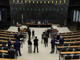 Minirreforma eleitoral limita e parcela multa a partidos políticos