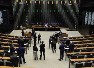 Minirreforma eleitoral limita e parcela multa a partidos políticos
